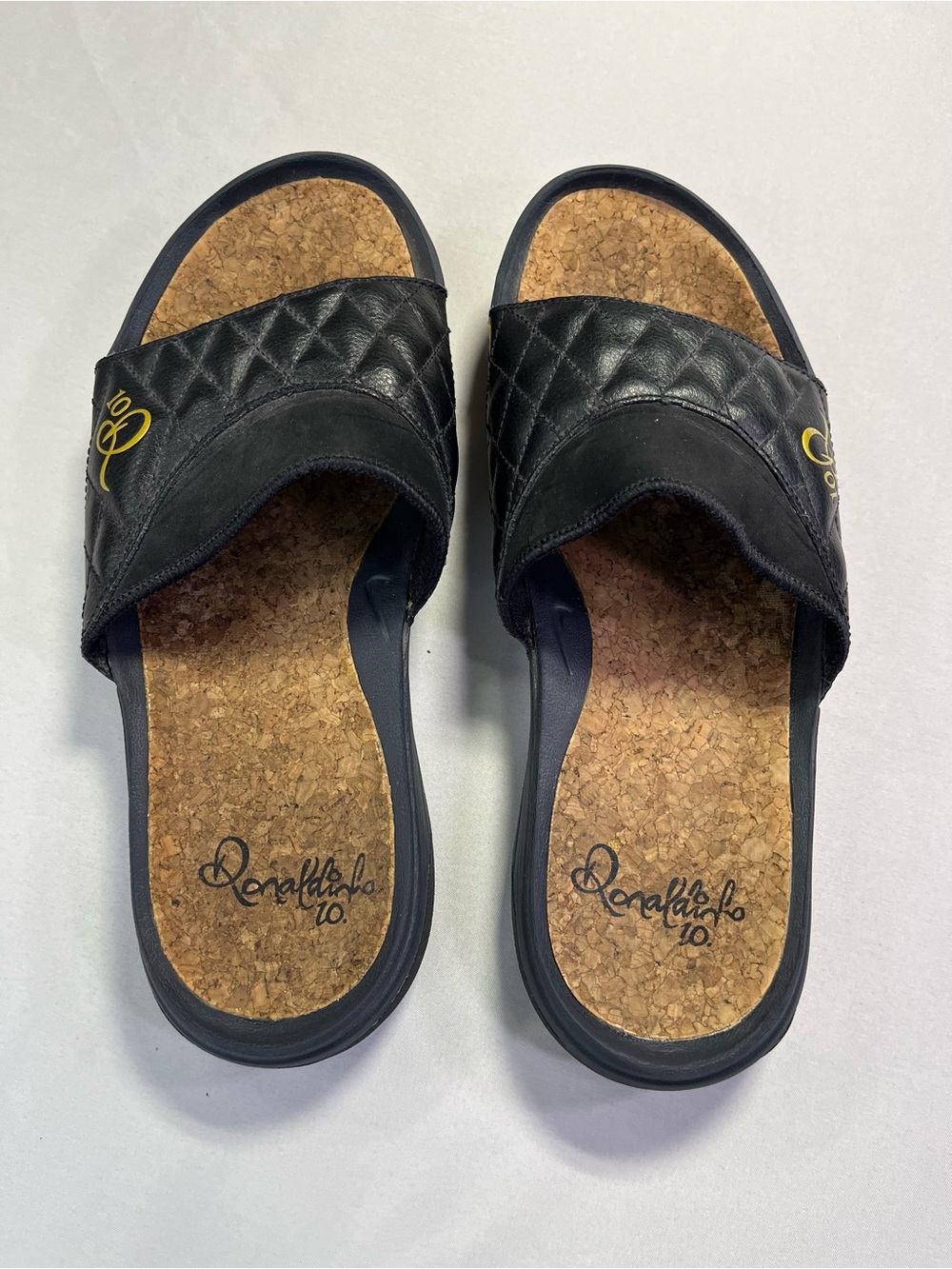 RARE! 2008 Nike Ronalndinho Slides Gold Brasil Bonito Black Soccer Flip Flops 7 - Picture 2 of 13